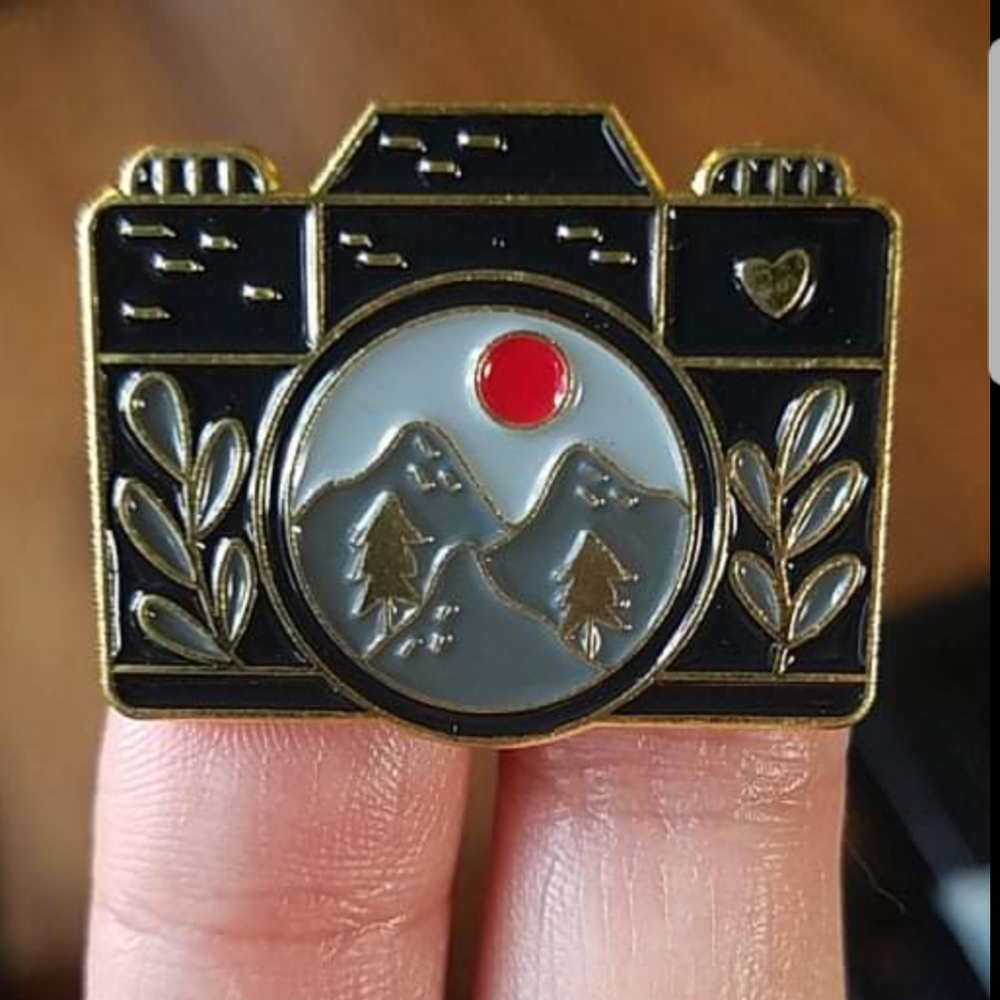 *2 for $13* Retro Digital Camera Mountains Design Enamel Pin - Picture 2 of 7